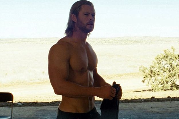 Крис Хемсворт не любит большие мышцы и ненавидит спать в пижаме