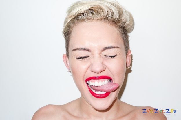 Майли Сайрус посмеялась над Ким Кардашьян