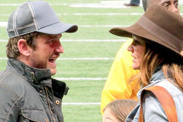 Джерард Батлер сходил с подружкой на футбол