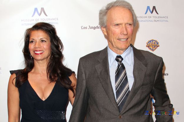 Клинт Иствуд официально развелся с женой