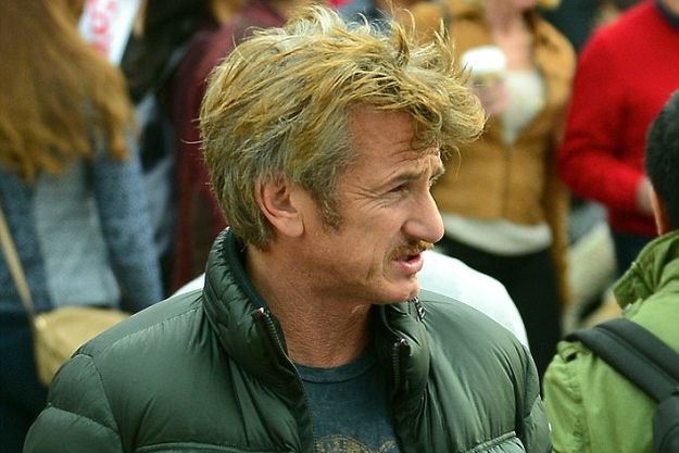 Шон Пенн удивил необычным цветом волос и внешним видом