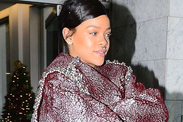 Рианна сделала новый пирсинг