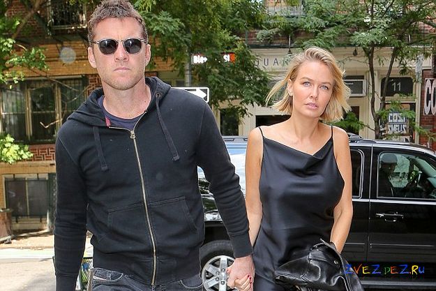 Сэм Уортингтон женился на Ларе Бингл?