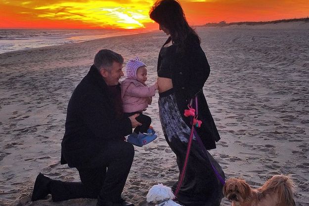 Хилария Болдуин объявила о второй беременности в первый день 2015 года