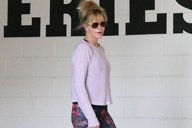 У Мелани Гриффит появилась противная рана на носу