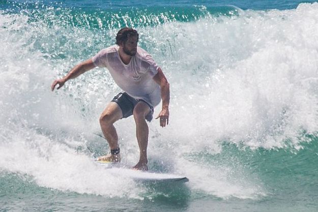 Лиам Хемсворт уехал ловить волну в Австралию