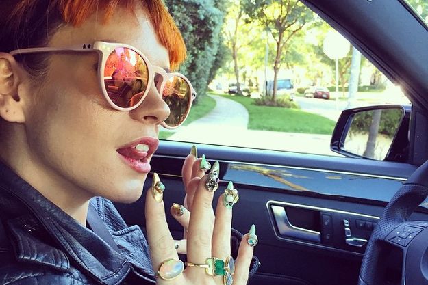 Лили Аллен похвасталась шикарным маникюром