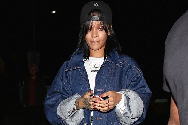 Рианна не рассчитала с размером одежды