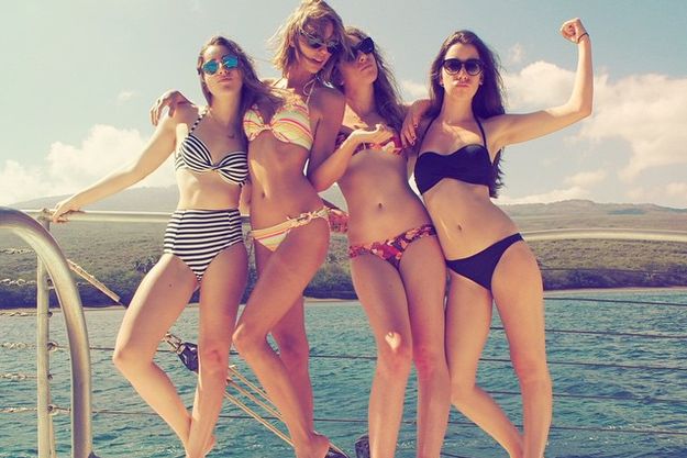 Тейлор Свифт с сестрами «Haim» отдыхает на Гавайях