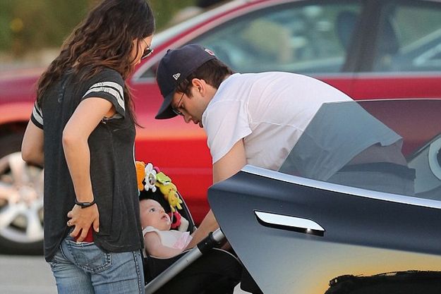 Четкие фото дочери Эштона Кутчера и Милы Кунис уже в Сети