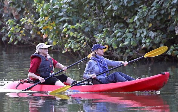 Рене Зеллвегер с матерью бофренда