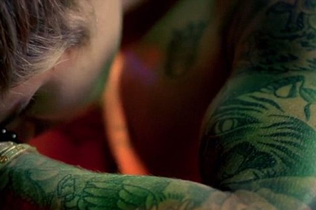 Джастин Бибер изуродовал себя новой татуировкой