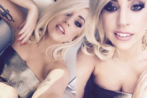 Леди Гага выглядит очень гламурно во время приготовления к Грэмми