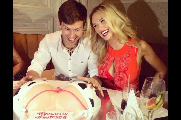 Виктория Лопырева подарила мужу огромный бюст