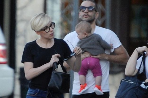 Скарлетт Йоханссон с мужем и дочкой посетили мексиканский ресторан