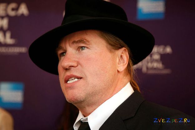 Вэл Килмер опровергает слухи о раке горла