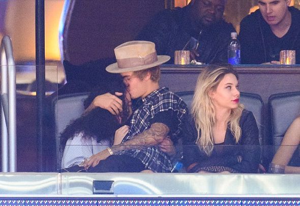 Джастин Бибер и Эшли Мур