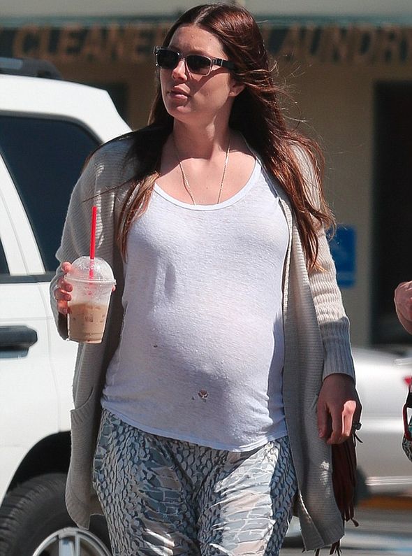 Джессика Бил