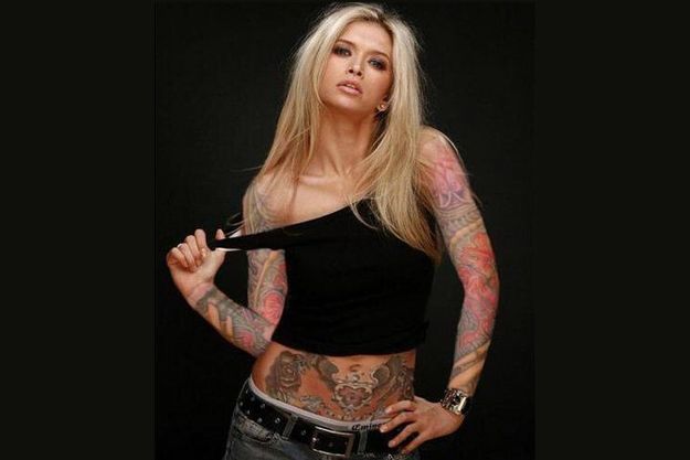 Вера Брежнева показала татуировку на все тело