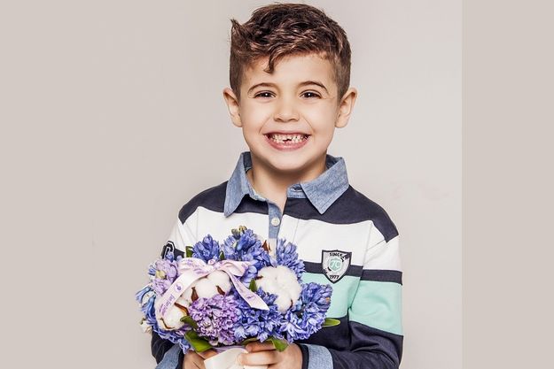 Санта Димопулос похвасталась подросшим сыном