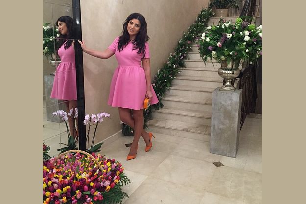 Муж Жасмин превратил дом в весенний парк