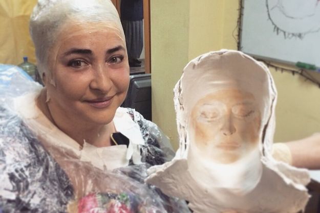Лолита Милявская сделала слепок своего лица для шоу «Точь-в-точь»