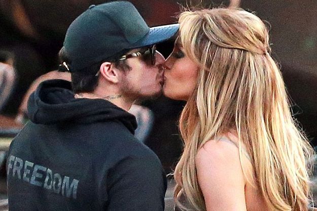 Дженнифер Лопес возвратилась к Касперу Смарту