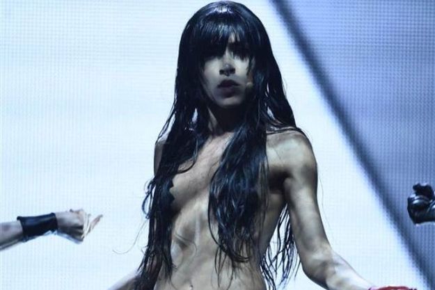 Певица Loreen обнажилась в прямом эфире