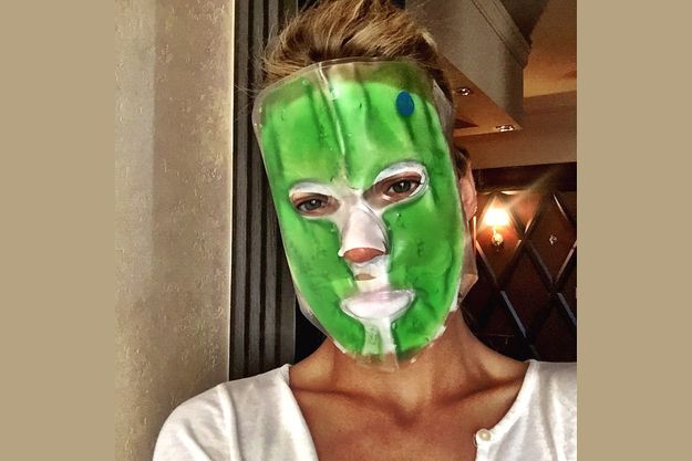 Певица Глюкоза испугала поклонников маской