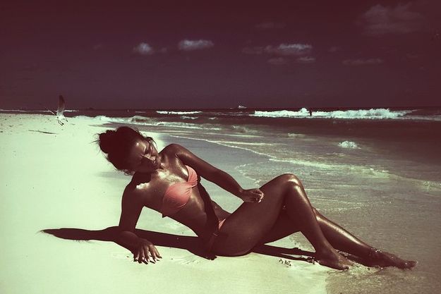 Певица Нюша превратилась в негра