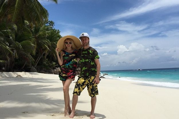 Яна Рудковская и Евгений Плющенко загорают на Сейшелах