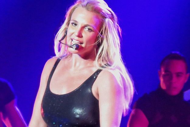 Бритни Спирс на концерте потеряла волосы