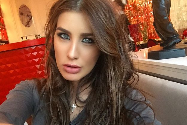 Кэти Топурия показала свою детскую фотографию