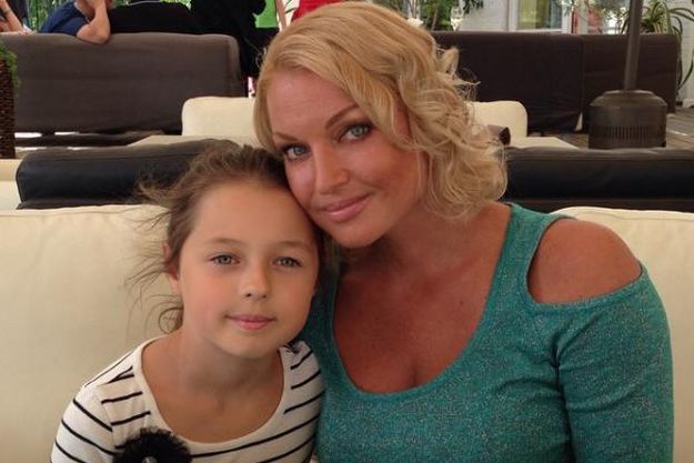 Дочери Анастасии Волочковой надоедают папарацци