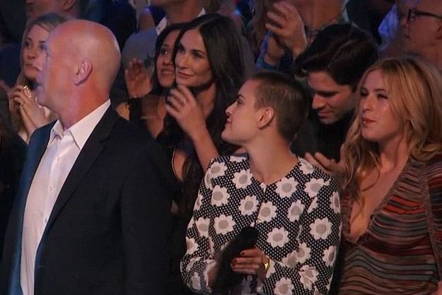 Брюс Уиллис и Деми Мур воссоединились для поддержки дочери