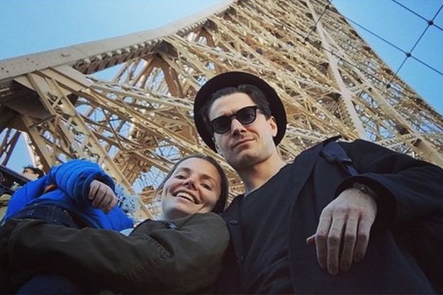 Лиза Боярская показала парижское фото с сыном и мужем