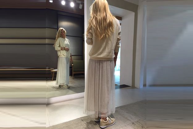 Вера Брежнева продемонстрировала новый стиль одежды