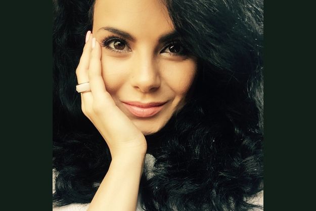 Настя Каменских засветила кольцо на правой руке