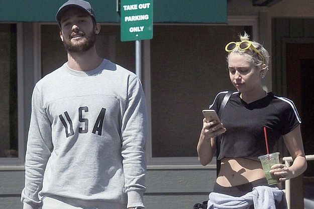 Майли Сайрус рассталась с Патриком Шварценеггером