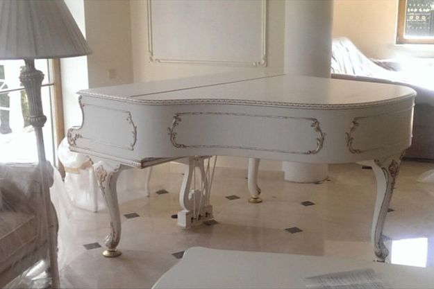 Басков презентовал Волочковой красивый белый рояль