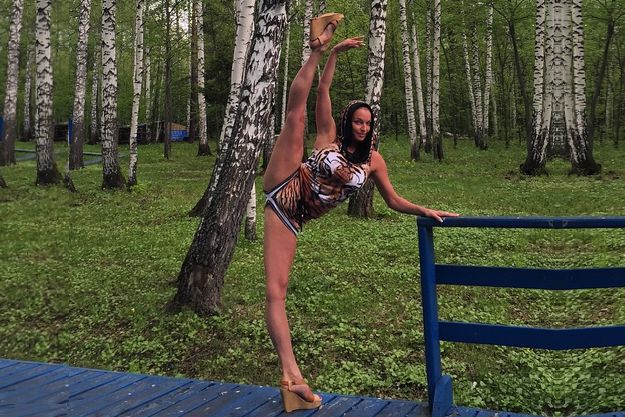 Анастасия Волочкова показала пошлый шпагат березкам