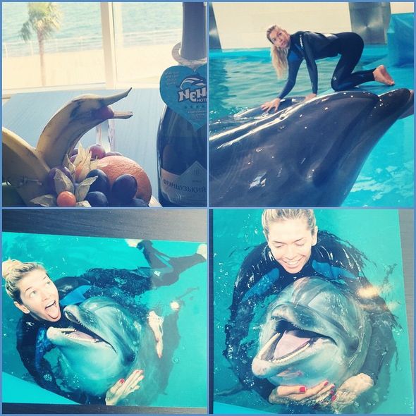 Вера Брежневав Одесском дельфинарии