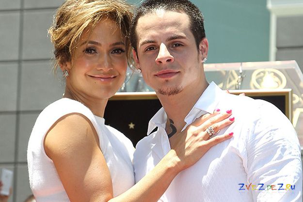 Дженнифер Лопес мечтает стать матерью-героиней