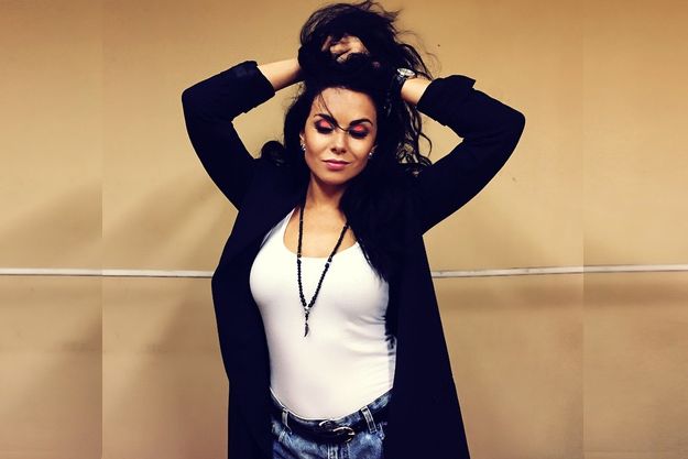 Настя Каменских продемонстрировала стройную талию