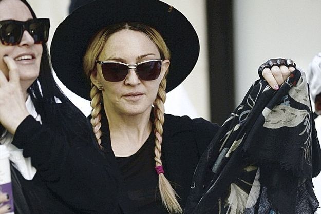 Мадонна посетила с сыном Каббала Центр в Нью-Йорке