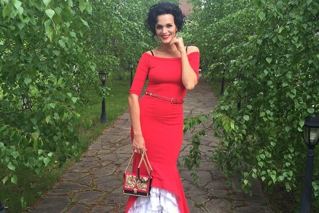 Певица Слава серьезно травмировалась перед красной дорожкой