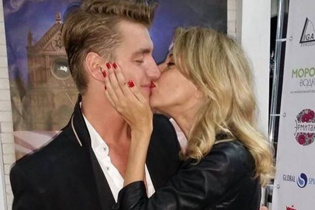 Екатерина Архарова публично поцеловала Алексея Воробьева
