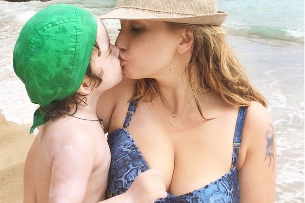 Анфиса Чехова показала фигуру в бикини