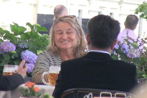 Мама Леонардо ДиКаприо пила пиво на Красной площади