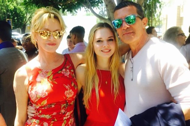 Антонио Бандерас и Мелани Гриффит спустя год после развода встретились на выпускном дочери